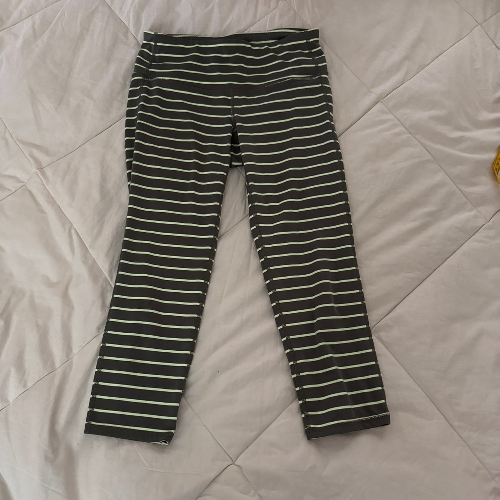 Athleta Women’s Leggings grey and light green (yellowish green). Size XS cropped
